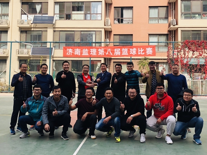 拔河比赛二支部获胜领奖.jpg 拔河比赛二支部获胜领奖.jpg